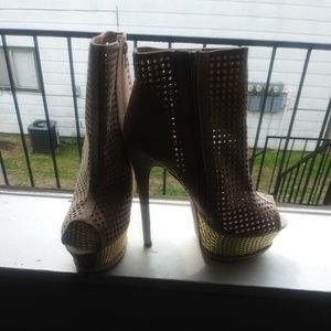 Women's shoes